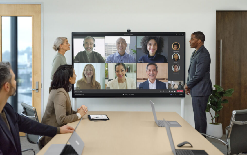 A group of people in a meeting
Description automatically generated with medium confidence